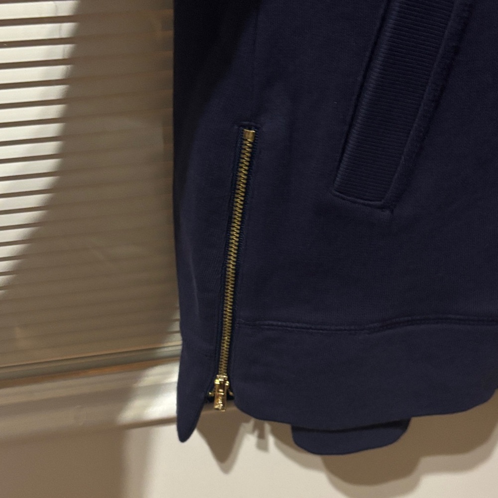 Lilly Pulitzer Luxletic Deep Blue Top - Picture 4 of 7